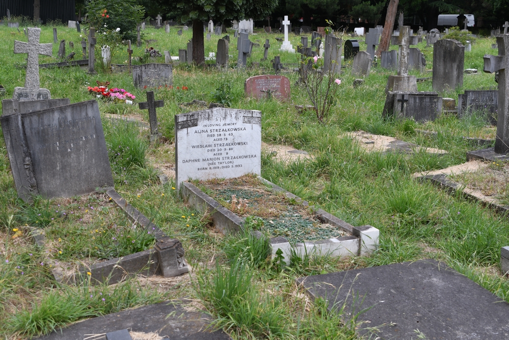 Nagrobek Aliny, Daphne Marion i Wiesława Strzałkowskich, cmentarz North Sheen, Londyn