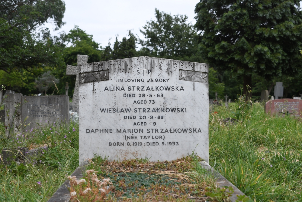 Nagrobek Aliny, Daphne Marion i Wiesława Strzałkowskich, cmentarz North Sheen, Londyn