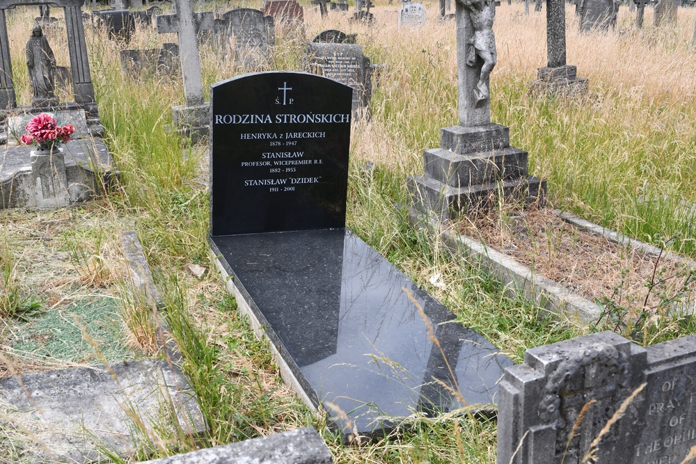 Tombstone of Henryka, Stanislaw and Stanislaw Stroński in London