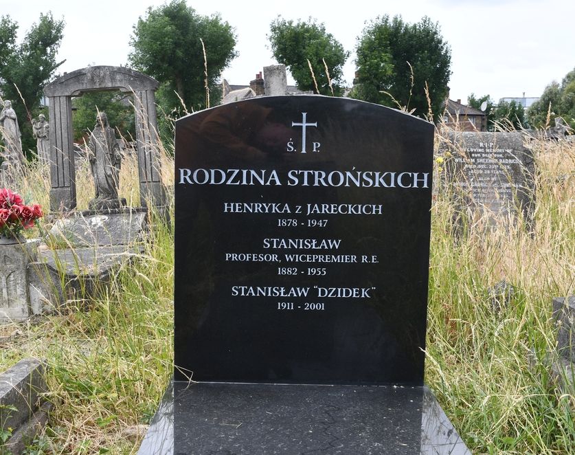 Tombstone of Henryka, Stanislaw and Stanislaw Stroński in London