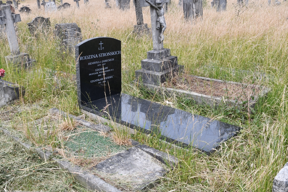 Tombstone of Henryka, Stanislaw and Stanislaw Stroński in London