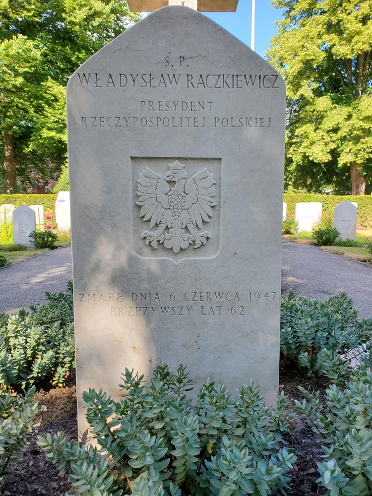 Nagrobek Władysława Raczkiewicza, cmentarz Lotników Polskich w Newark-upon-Trent