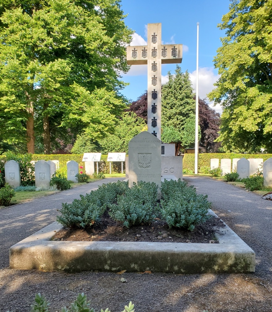 Tombstone of Władysław Raczkiewicz, Polish Airmen Cemetery, Newark-upon-Trent