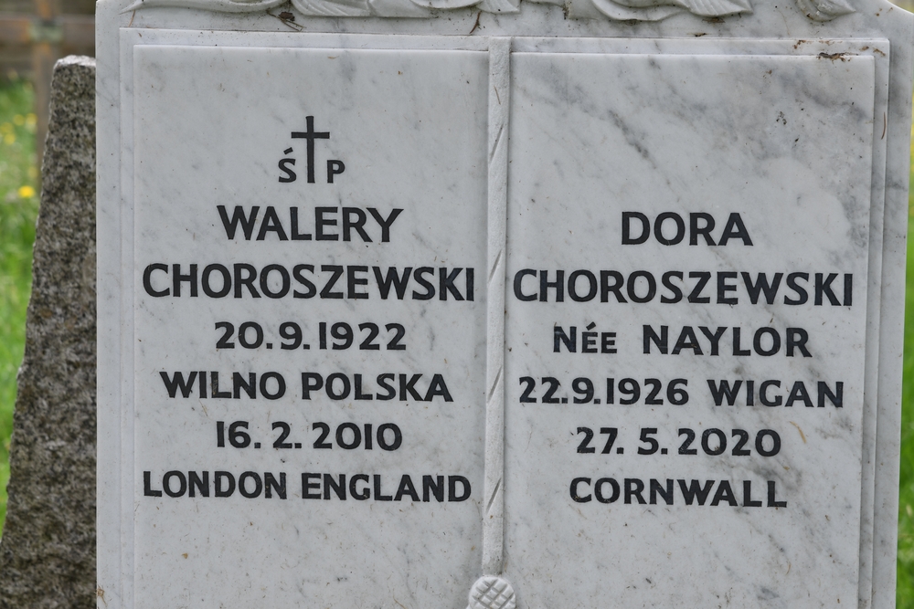 Tombstone of Dora Choroszewski, Helena Choroszewski and Walery Choroszewski, North Sheen Cemetery, London (inscription)