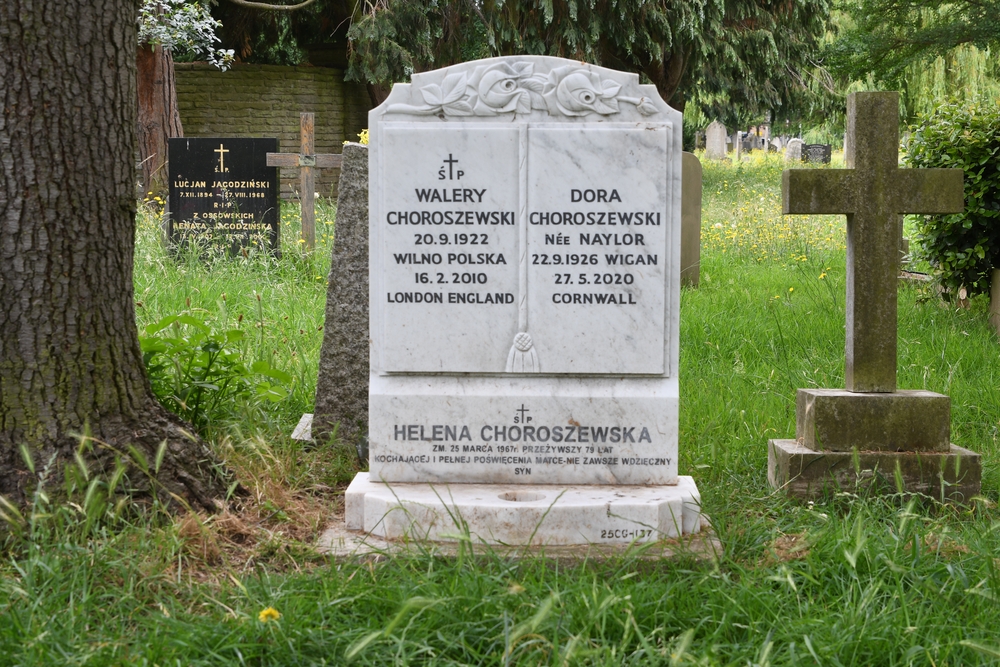 Tombstone of Dora Choroszewski, Helena Choroszewski and Walery Choroszewski, North Sheen Cemetery, London