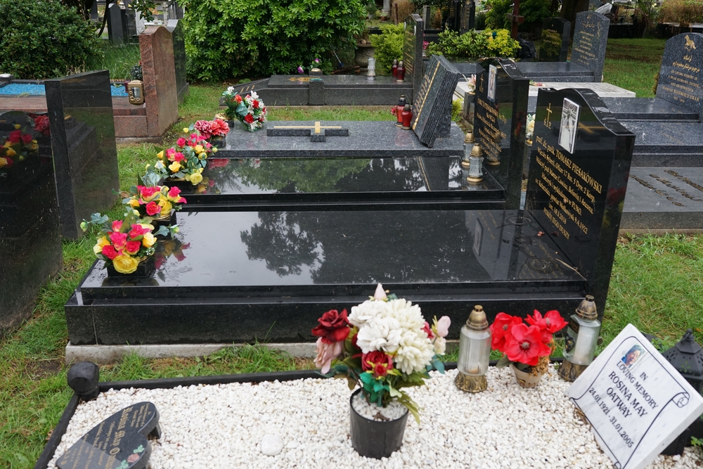 Tomas Piesakowski's gravestone, Gunnersbury Cemetery