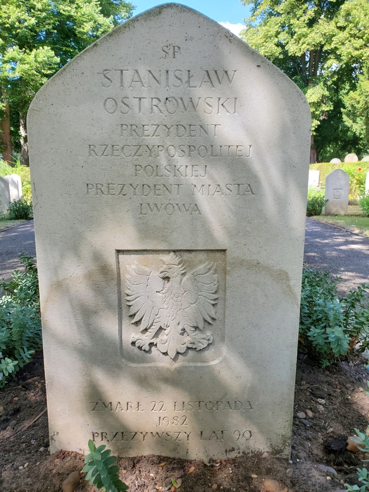 Nagrobek Stanisława Ostrowskiego, cmentarz Lotników Polskich w Newark-upon-Trent