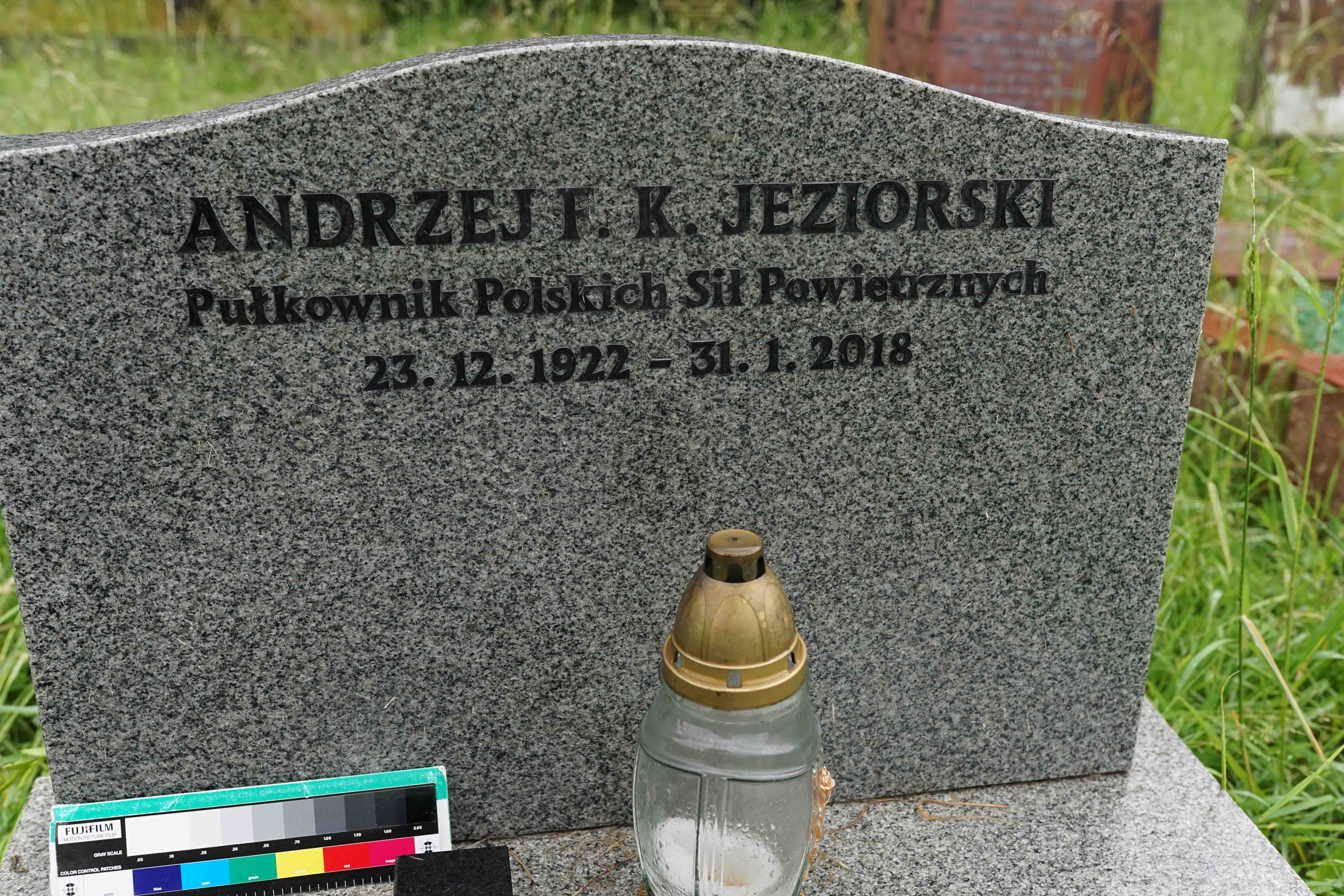 Nagrobek Andrzeja Jeziorskiego i rodziny Sokołowskich