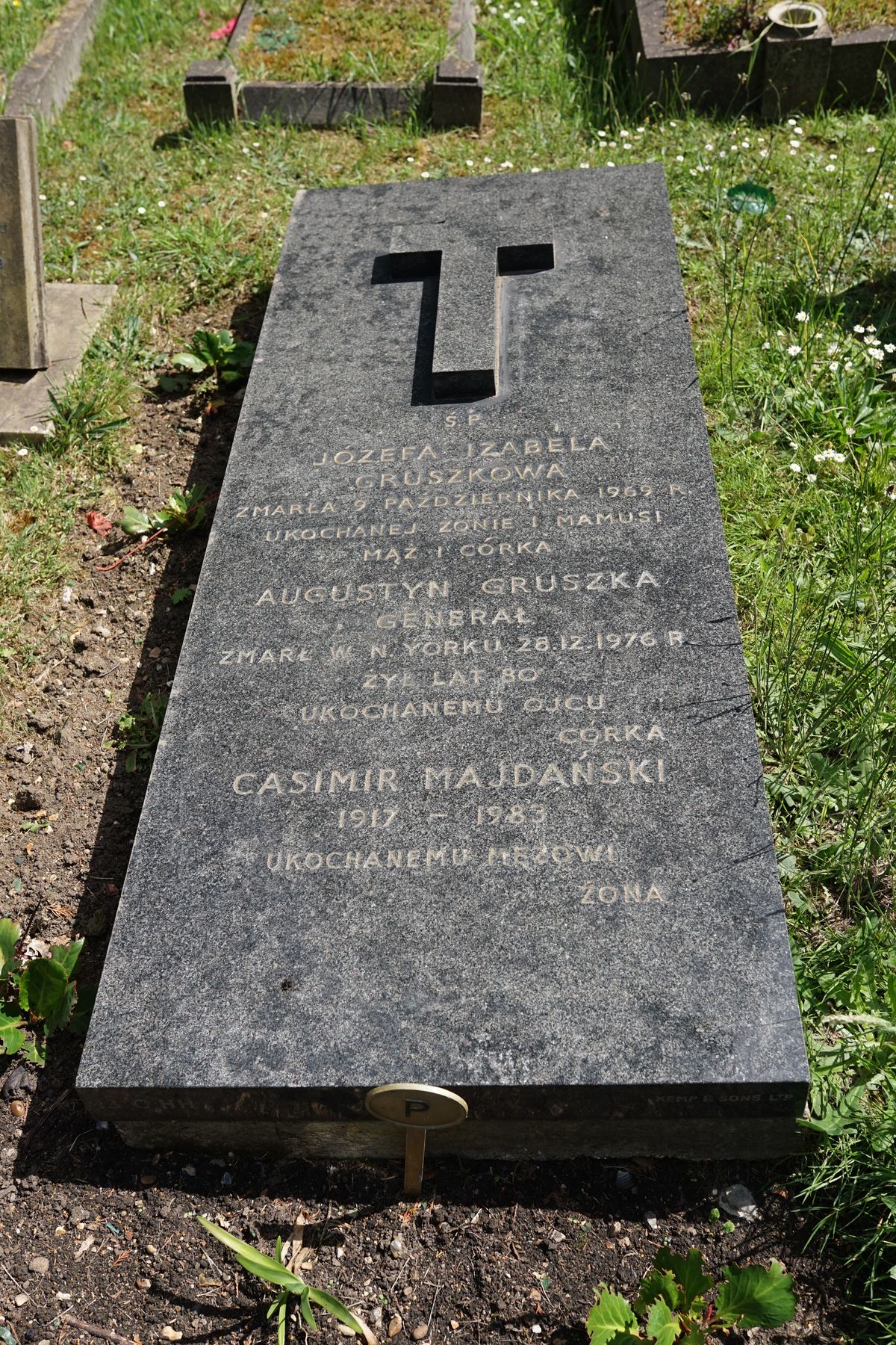 Gravestone of Augustyn Gruszka, Józefa Gruszka, Casimir Majdański