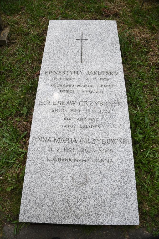 Nagrobek Ernestyny Jaklewicz, Anny Grzybowskiej, Bolesława Grzybowskiego, South Ealing Cemetery, Londyn