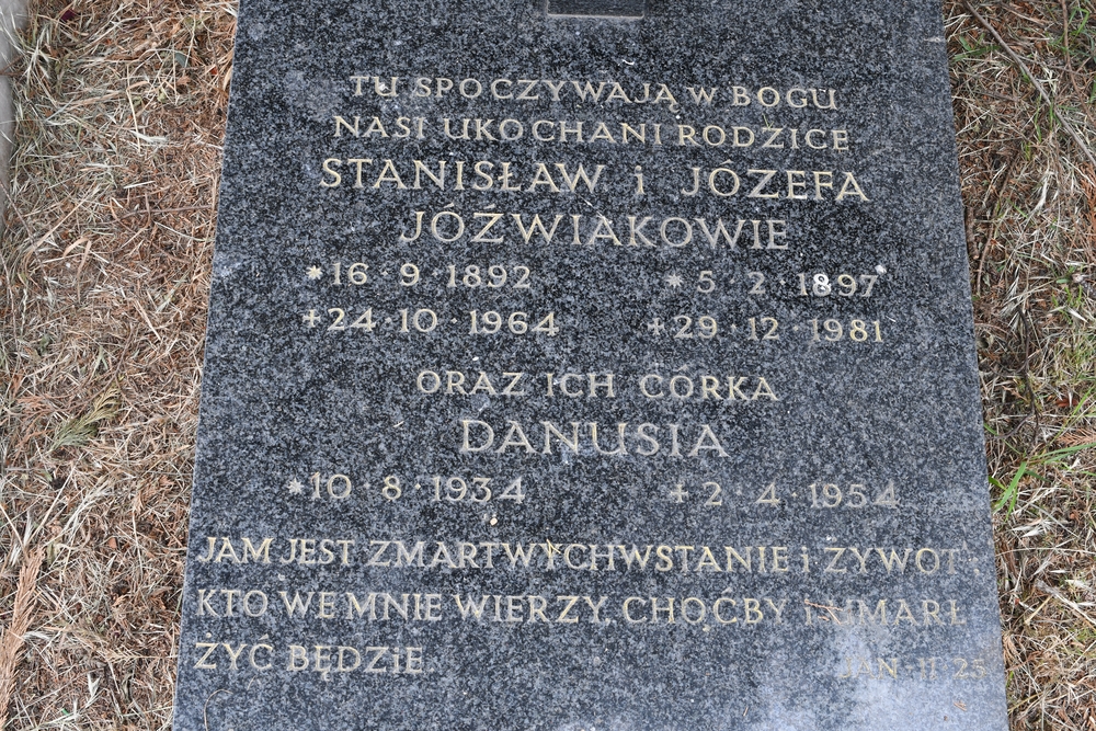 Tombstone of Danuta Jóźwiak, Józefa Jóźwiak and Stanisław Jóźwiak in London