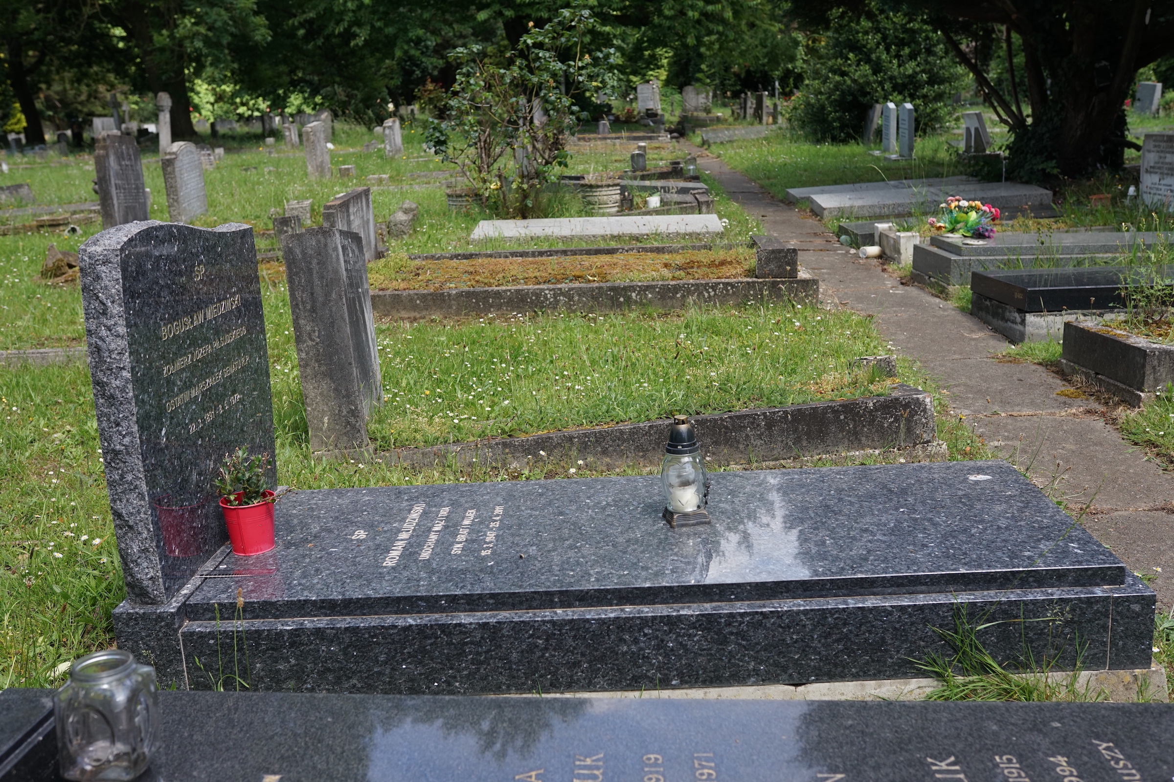 Nagrobek Bogusława Miedzińskiego, cmentarz South Ealing, Londyn