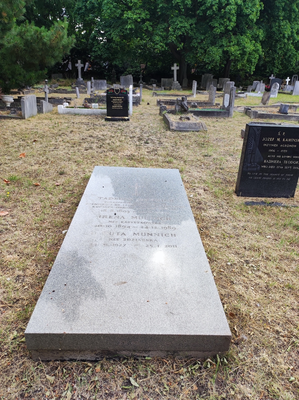 Tombstone of Tadeusz Münnich, Irena Münnich and Danuta Münnich, North Sheen Cemetery, London