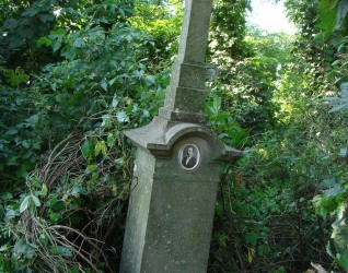 Nagrobek Adolfa Kożuchowskiego,  cmentarz w Chorostkowie