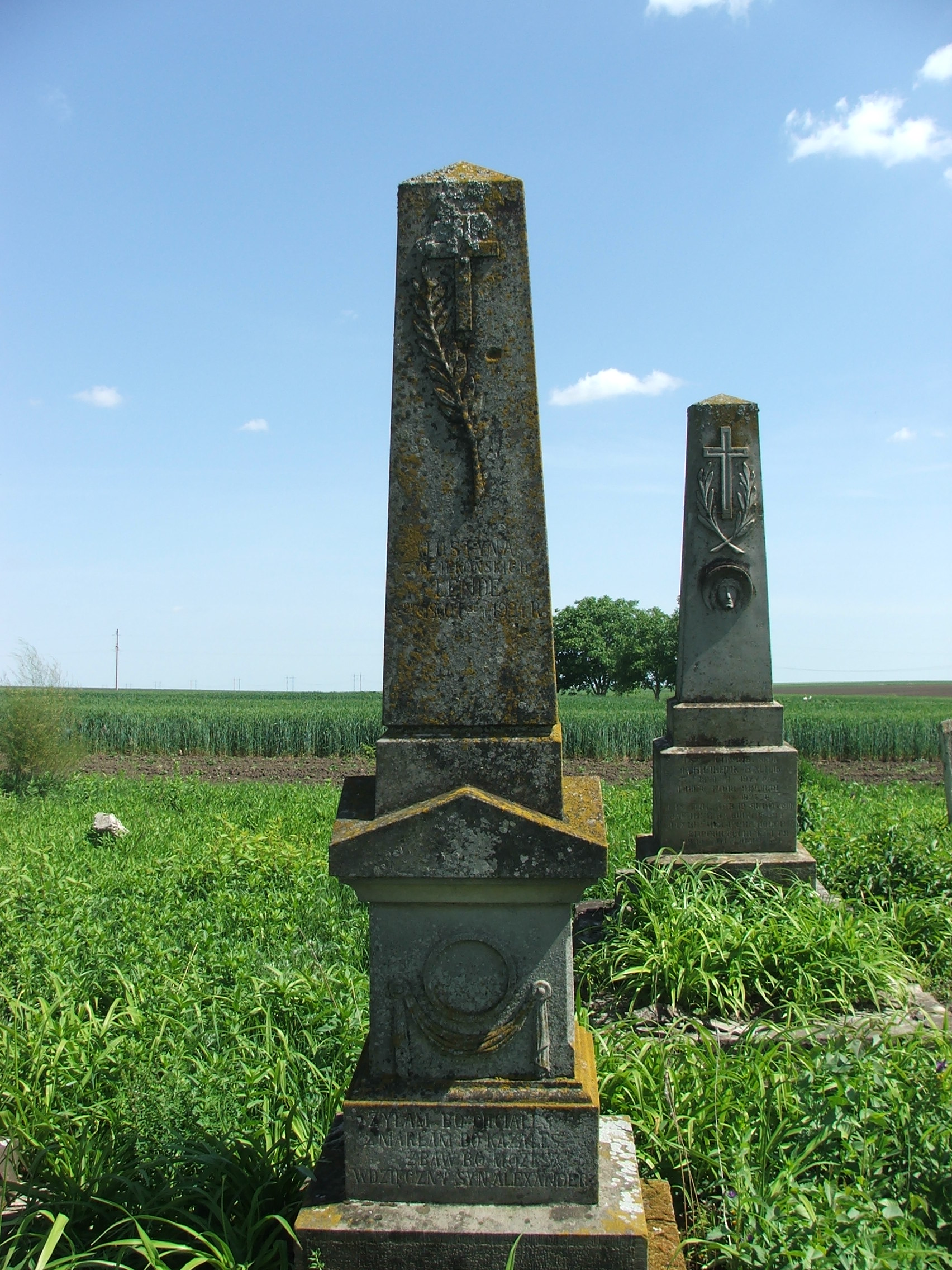 Tombstone of Justyna Lende, cemnatrz in Białoskórka, 2018