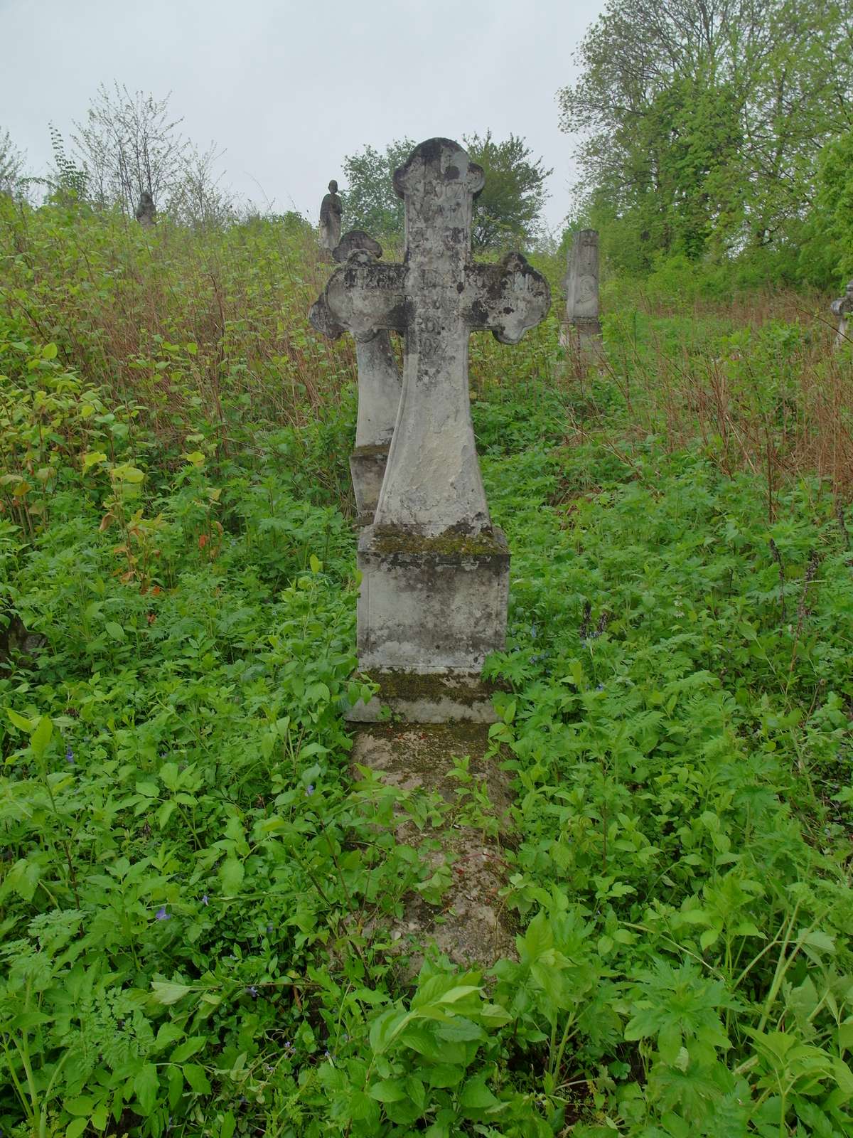 Nagrobek Józefy Dymkowskiej, cmentarz w Opryłowcach