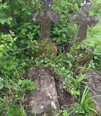 Nagrobek Anny Olijowskiej, cmentarz w Opryłowcach