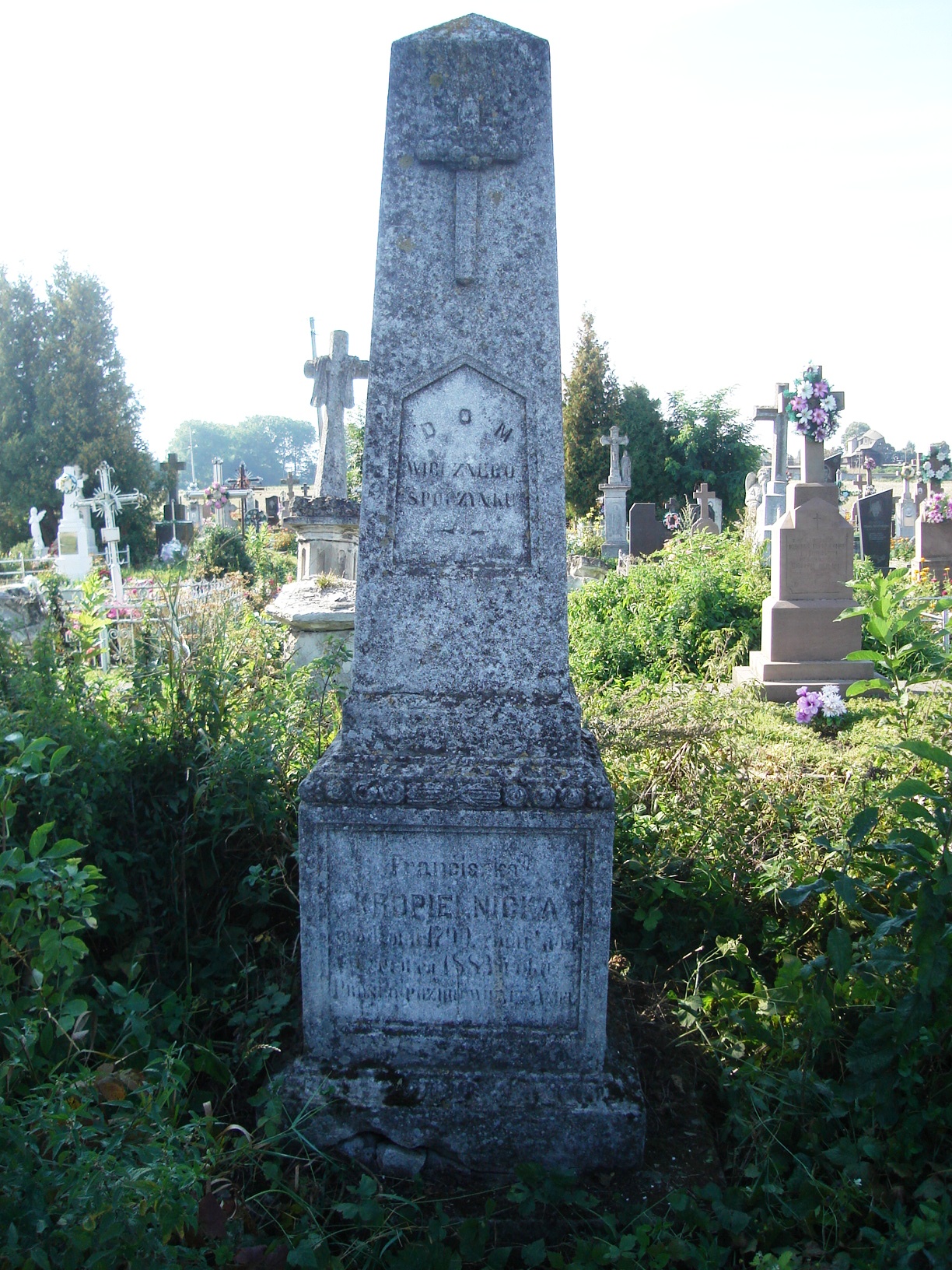 Gravestone of Franciszka Kropielnicka and Zofia Lewicka, cemetery in Chorostkowo