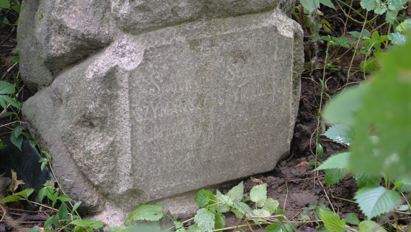 Fragment of the tombstone of Sabina and Stanislaw Szymanski, Bajkova cemetery in Kiev, as of 2021.