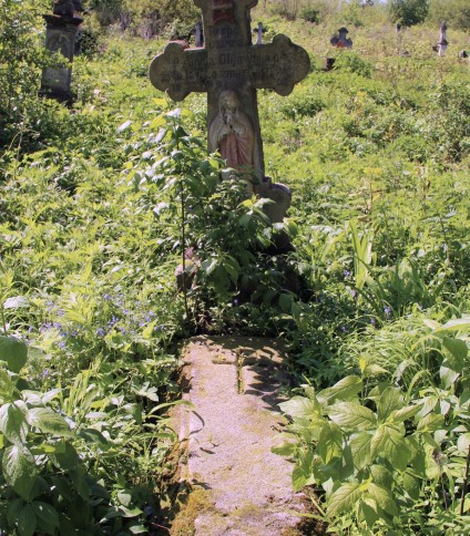 Nagrobek Anieli Olijowskiej, cmentarz w Opryłowcach