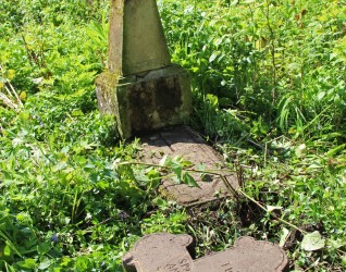 Nagrobek Anny Kuten, cmentarz w Opryłowcach