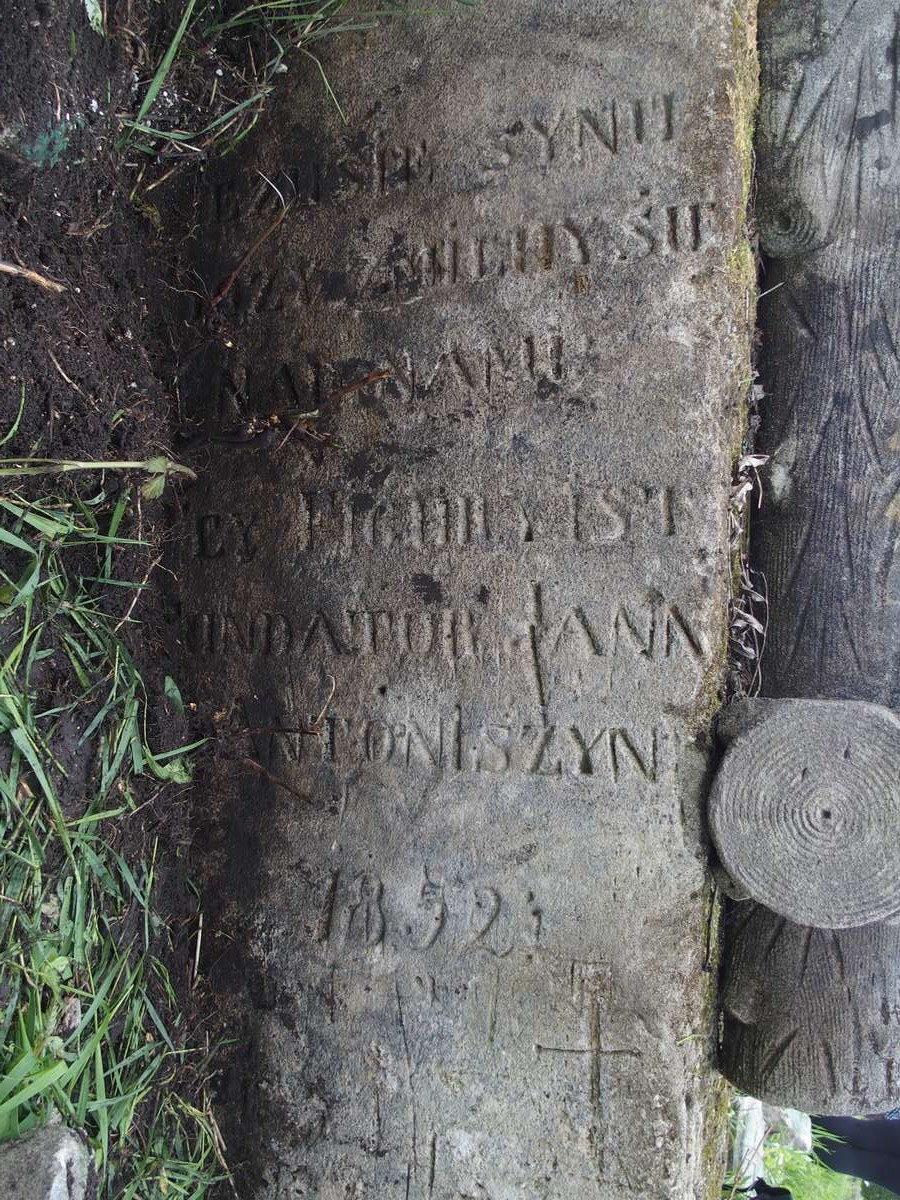 Inscription from the gravestone of N.N., Nowinki cemetery, 2019