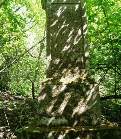 Nagrobek Katarzyny Korzeniowskiej, cmentarz w Kozłowie