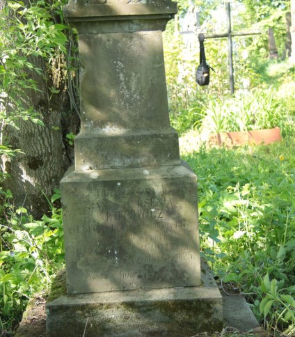Nagrobek Kotowiczów, cmentarz w Kozłowie