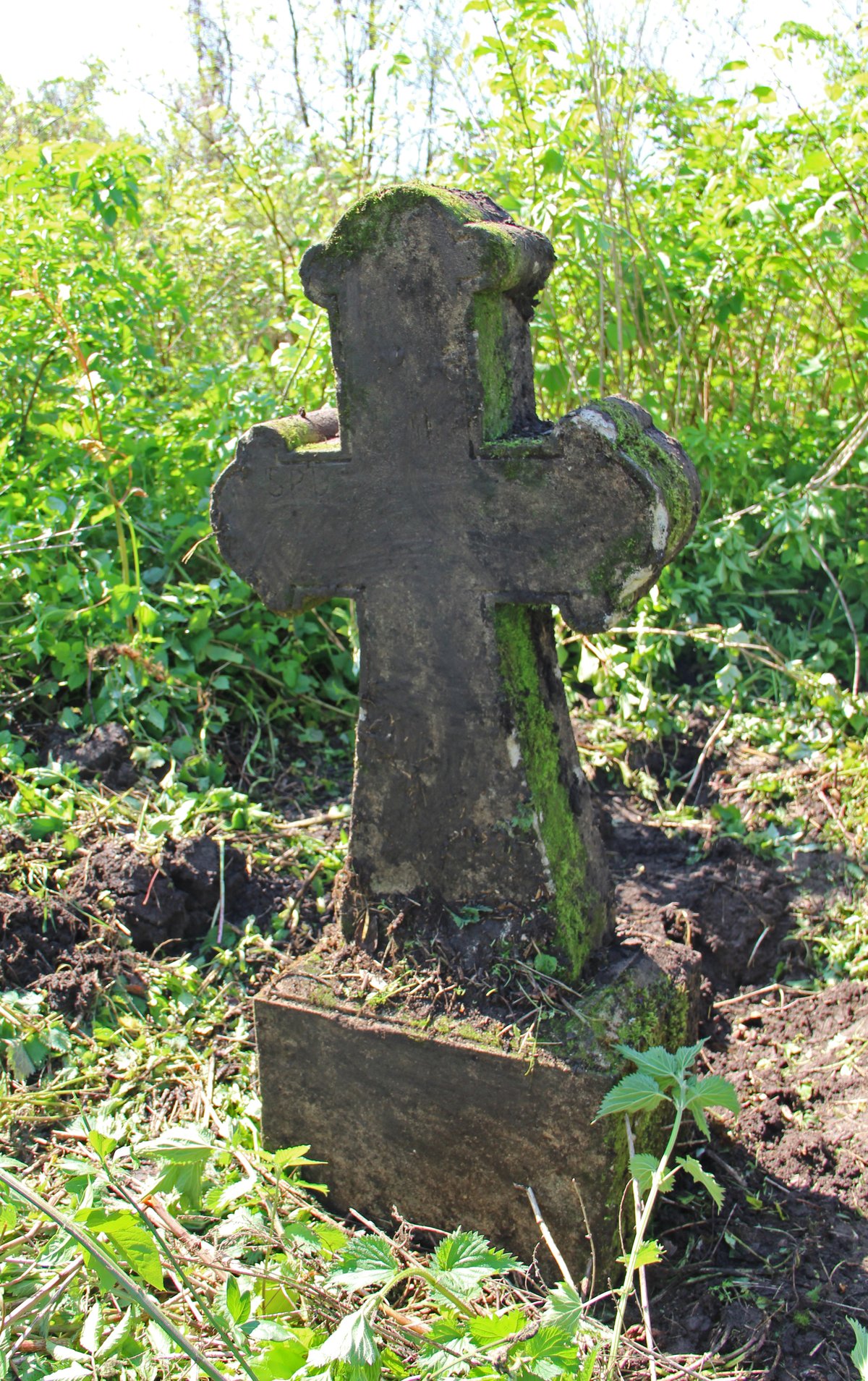 Cross from the gravestone of N.N., cemetery in Oprylovce