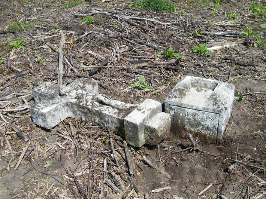 Tombstone of Maria Piotrkowska, Czernielow Mazowiecki cemetery, cemetery 1