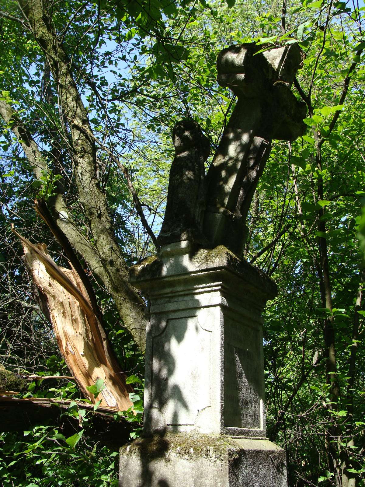 Tombstone of Wiktoria and Franciszek Toporowski, Kozlowo cemetery