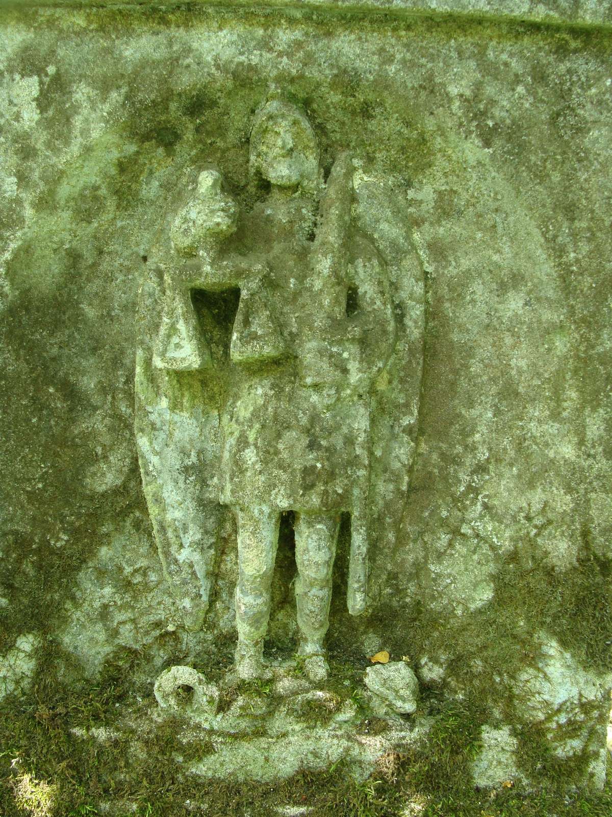 Fragment nagrobka Michała Sokołuskiego, cmentarz w Kozłowie