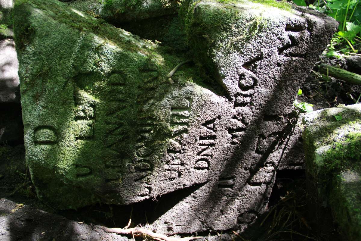 Inscription from the tombstone of Leonard Ladomirski, Kozlowo cemetery