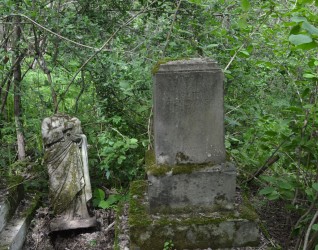 Nagrobek Piotra Pieniekowskiego na cmentarzu w Draganówce