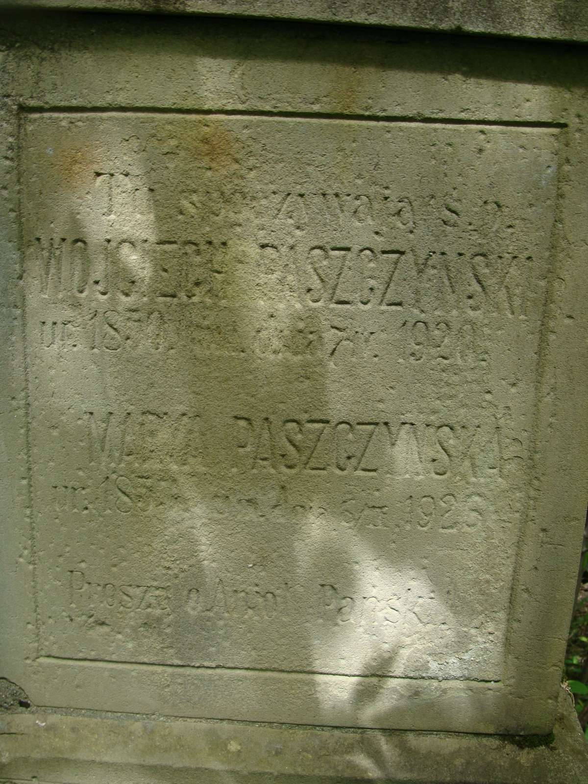 Fragment of the gravestone inscription of Wojciech and Maria Paszczynski in the cemetery in Draganovka