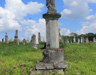 Nagrobek Łucyi i Pawliny Kraśnickich, cmentarz w Stryjówce