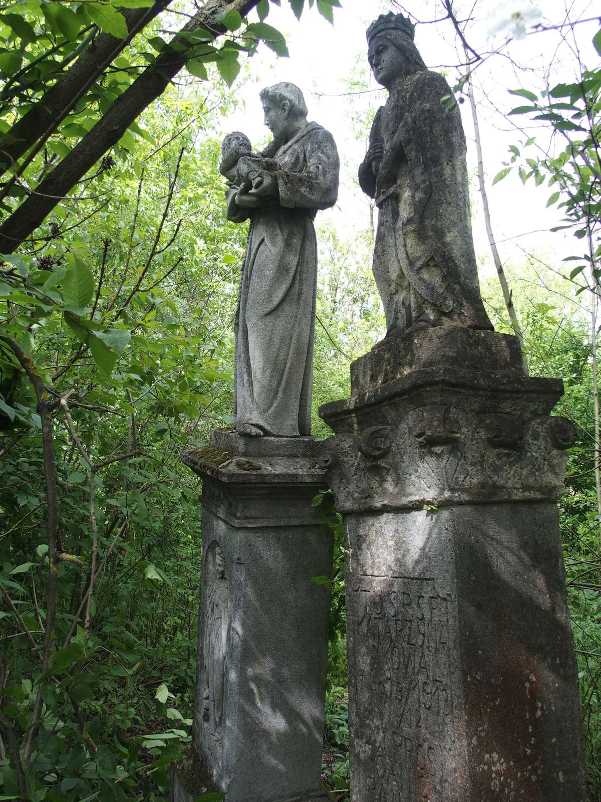 Tombstone of Antoni Didur in the cemetery in Draganovka