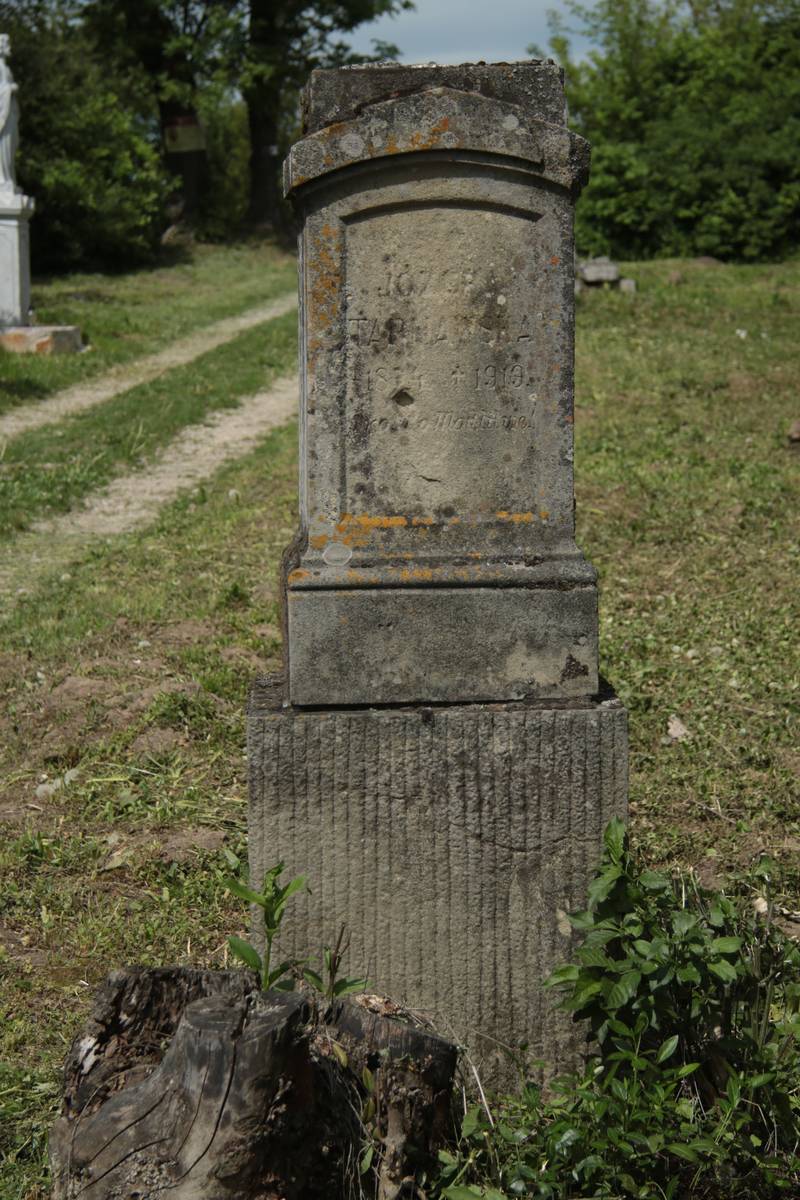 Tombstone of Józefa Tarnawska in Draganówka cemetery