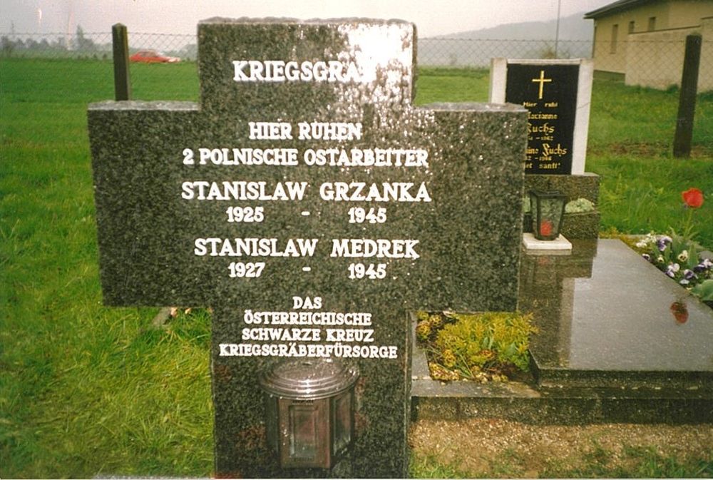 Photo showing Grave of two Polish forced labourers