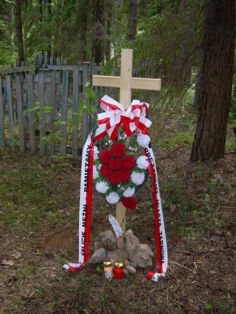 Ofiary zbrodni i represji sow. 1939-1945 - obozy jenieckie (łagry). Ofiary zbrodni sow. 1944-1956 - obozy jenieckie (łagry)