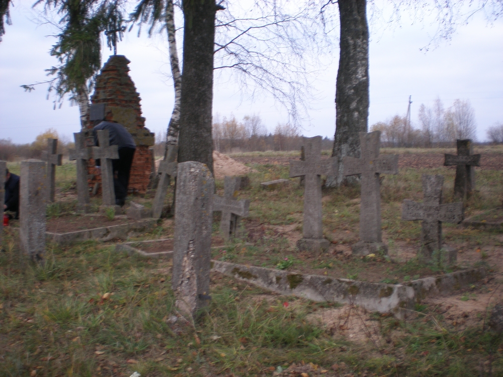 Cmentarz wojskowy z grobami żołnierzy polskich poległych w wojnie polsko-bolszewickiej w Dragunach