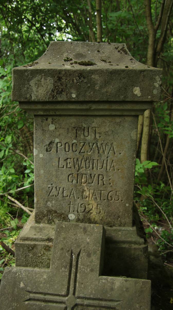 Gravestone inscription of Levonja Gidyr in Draganovka cemetery