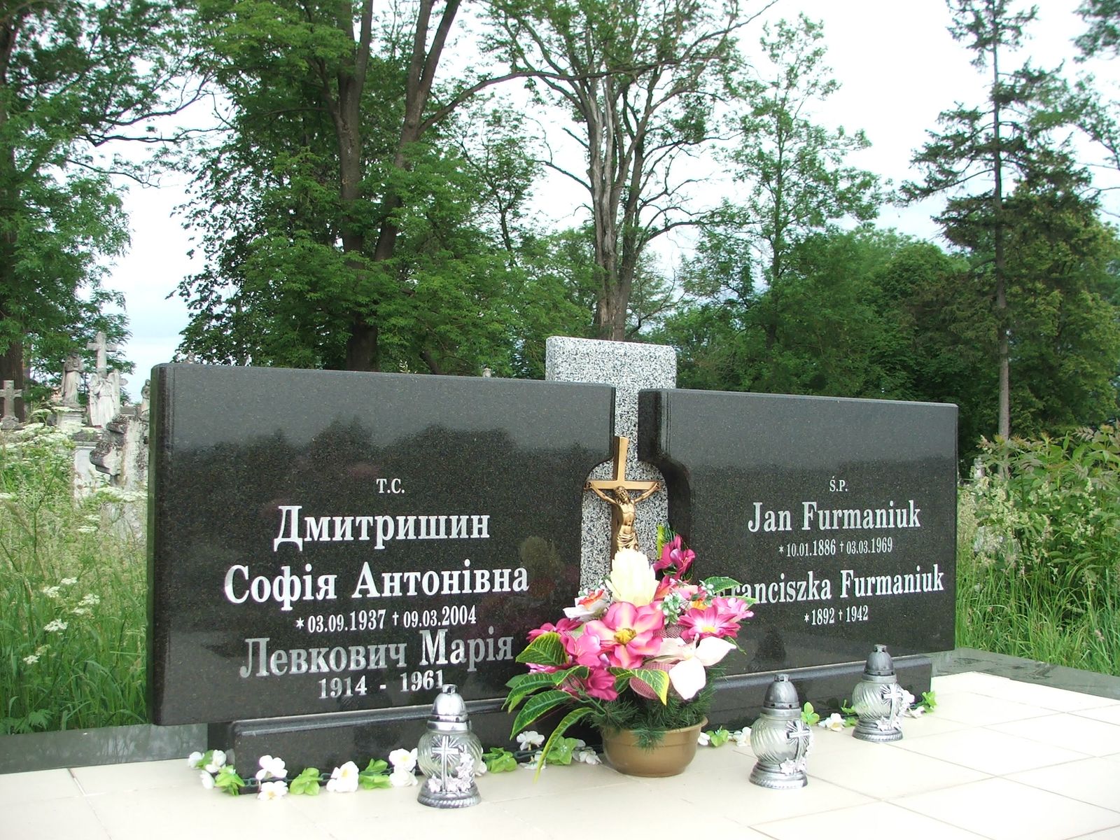 Tombstone of Franciszka Furmaniuk, Jan Furmaniuk, Софіi Дмитришин and Маріi Левкович, Zbarazh cemetery, sector 02a