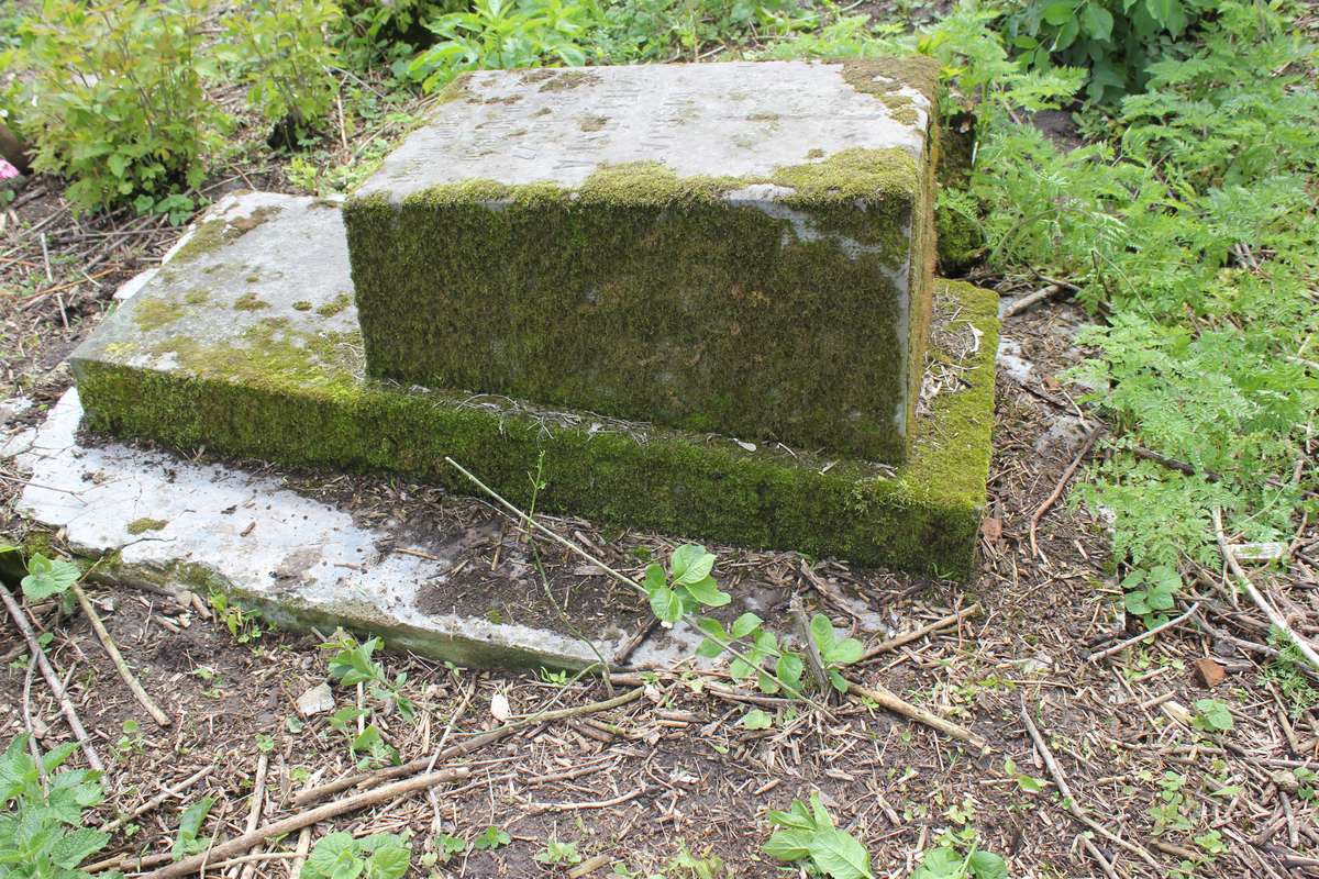 Gravestone of Maria Zielinska, Toki cemetery, 2019