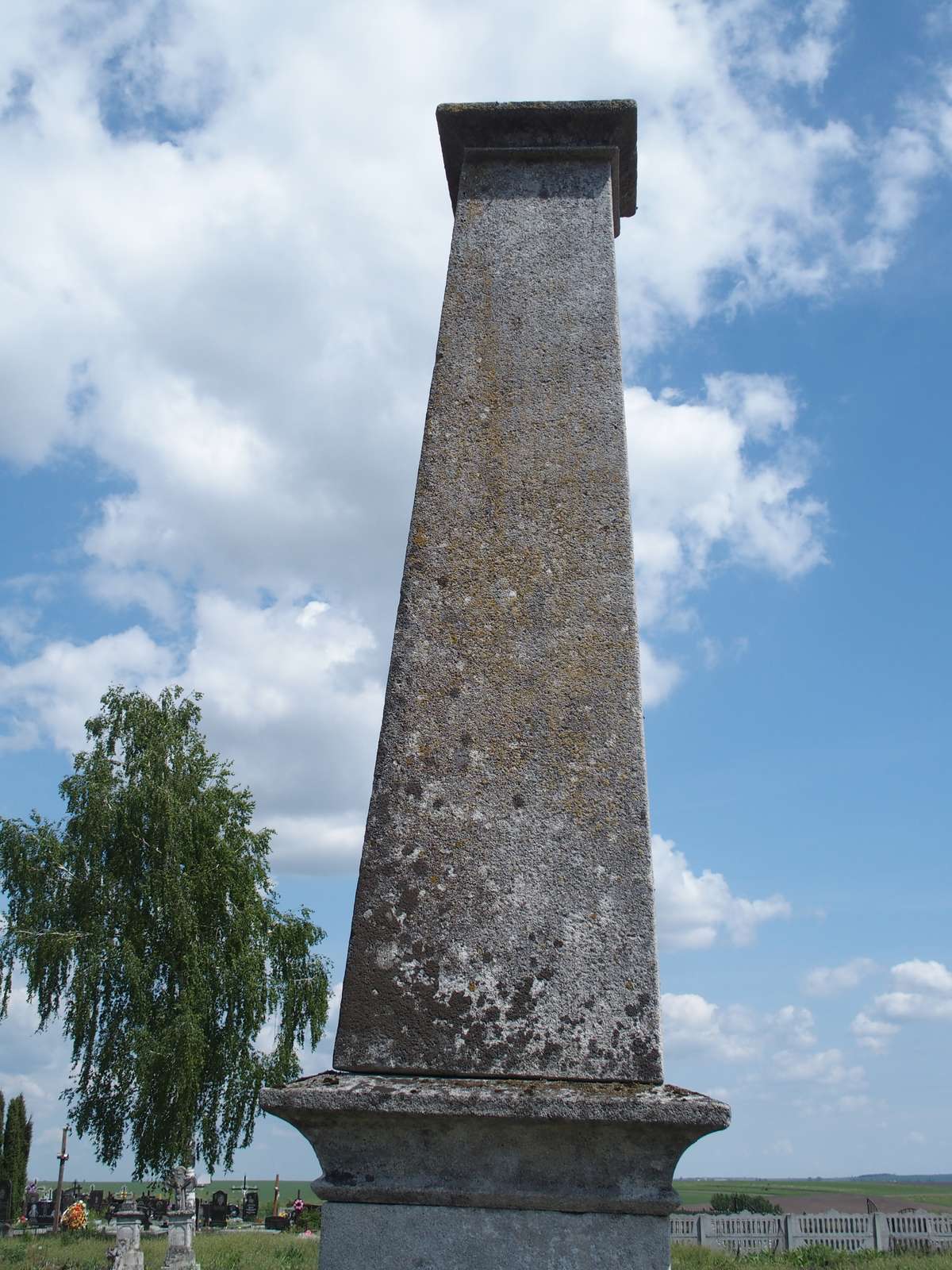 Fragment nagrobka Sabiny Krzyżanowskiej, cmentarz w Czernielowie Mazowieckim, cmentarz 1