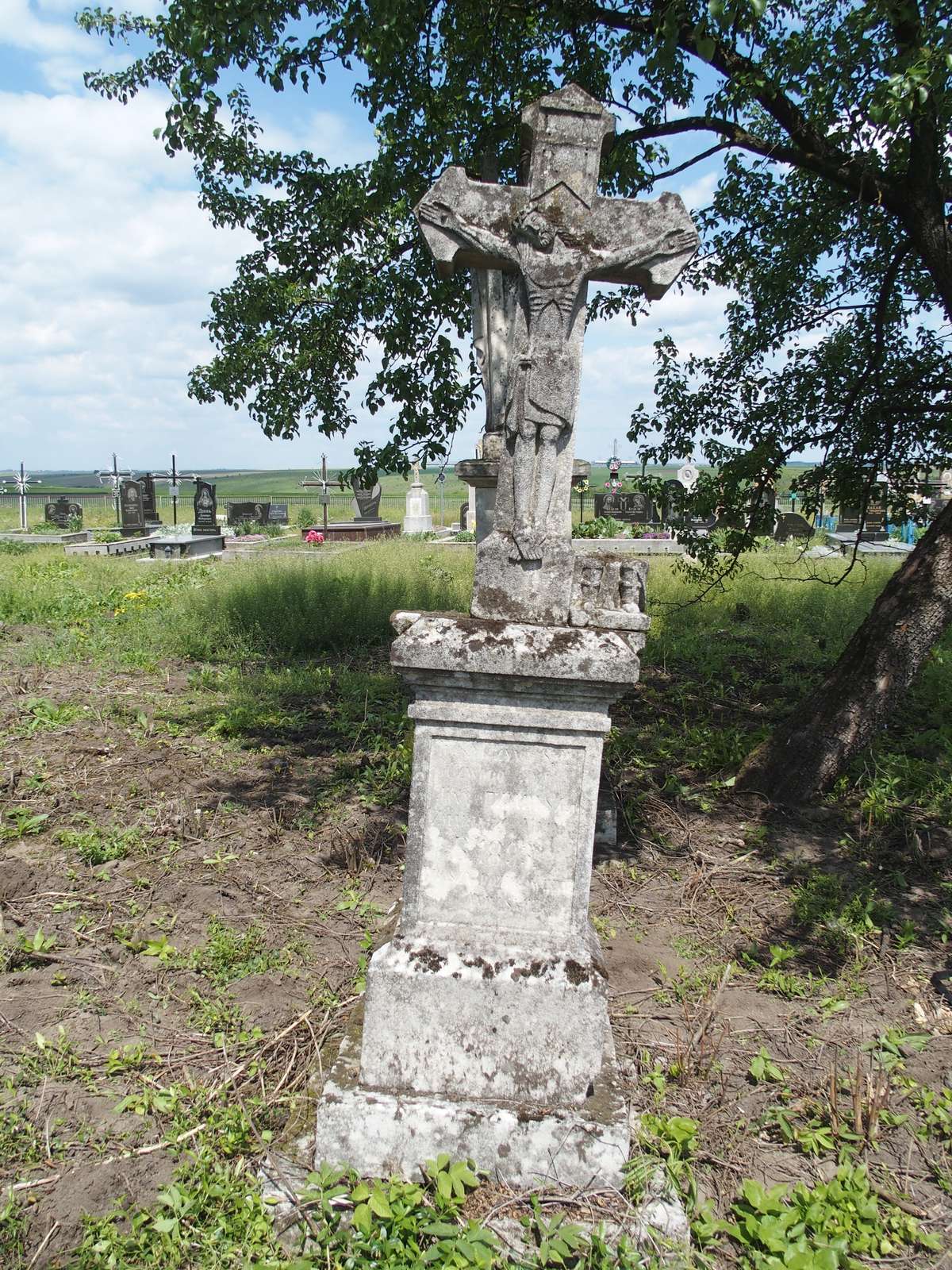 Tombstone of the Dziadas family, Czernielow Mazowiecki cemetery, cemetery 1