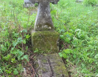 Nagrobek Anny Leśnej, cmentarz w Opryłowcach