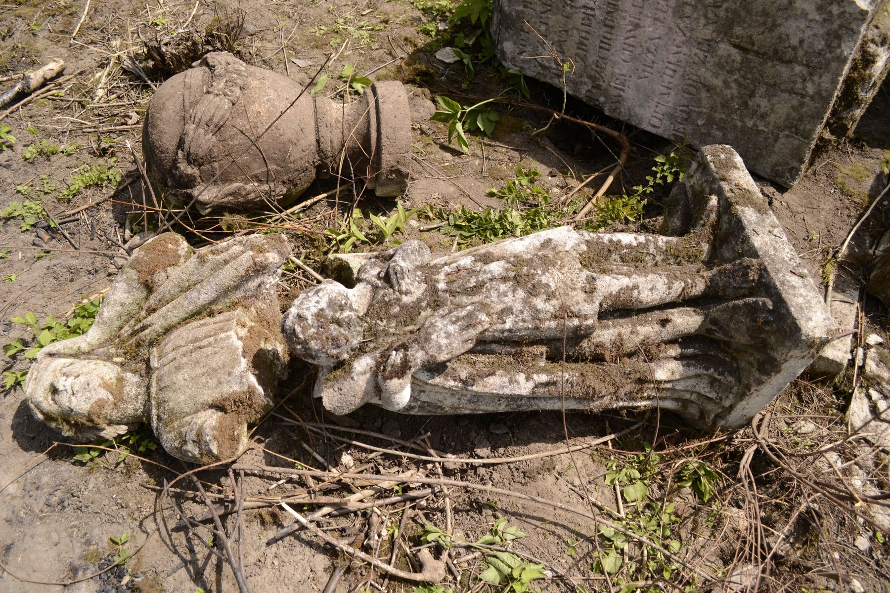 Fragment of a gravestone of N.N., Czernielow Mazowiecki cemetery, cemetery 1