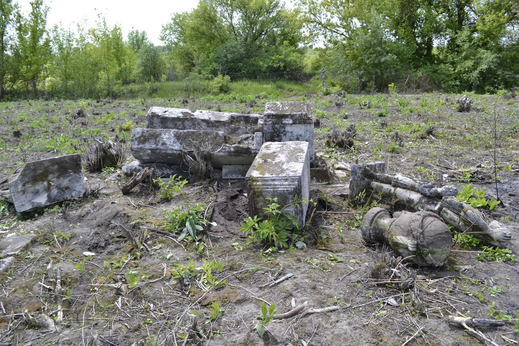 Nagrobek N.N., cmentarz w Czernielowie Mazowieckim, cmentarz 1