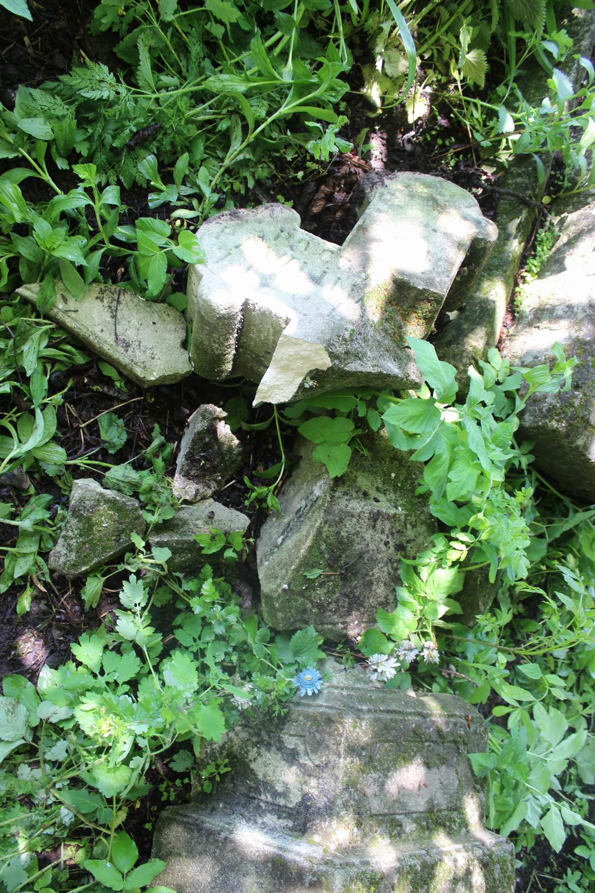 Cross from the gravestone of Pavlin Ródnik, cemetery in Oprylovce